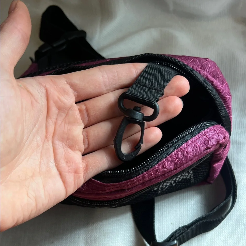 Stussy Diamond Ripstop Pouch Berry - Picture 8 of 14